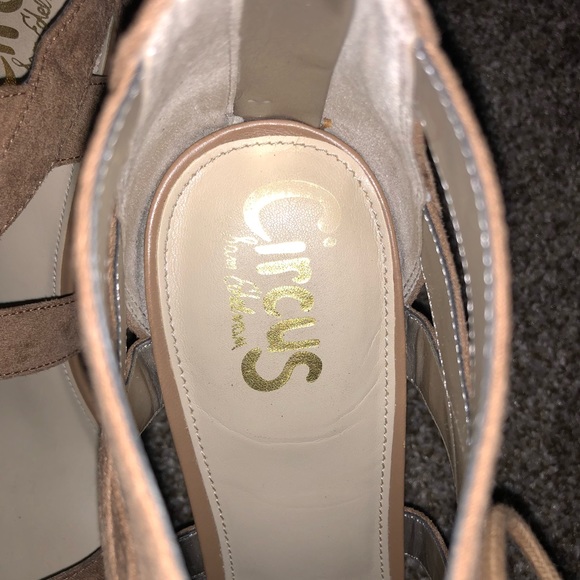 Tan heels. - Picture 3 of 4